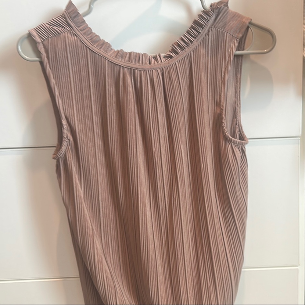 Evereve Mauve Pleated Tank Top